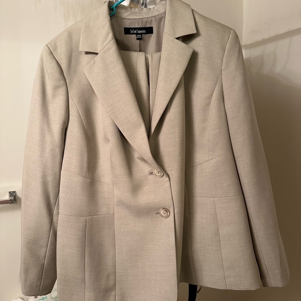 Women’s suit
